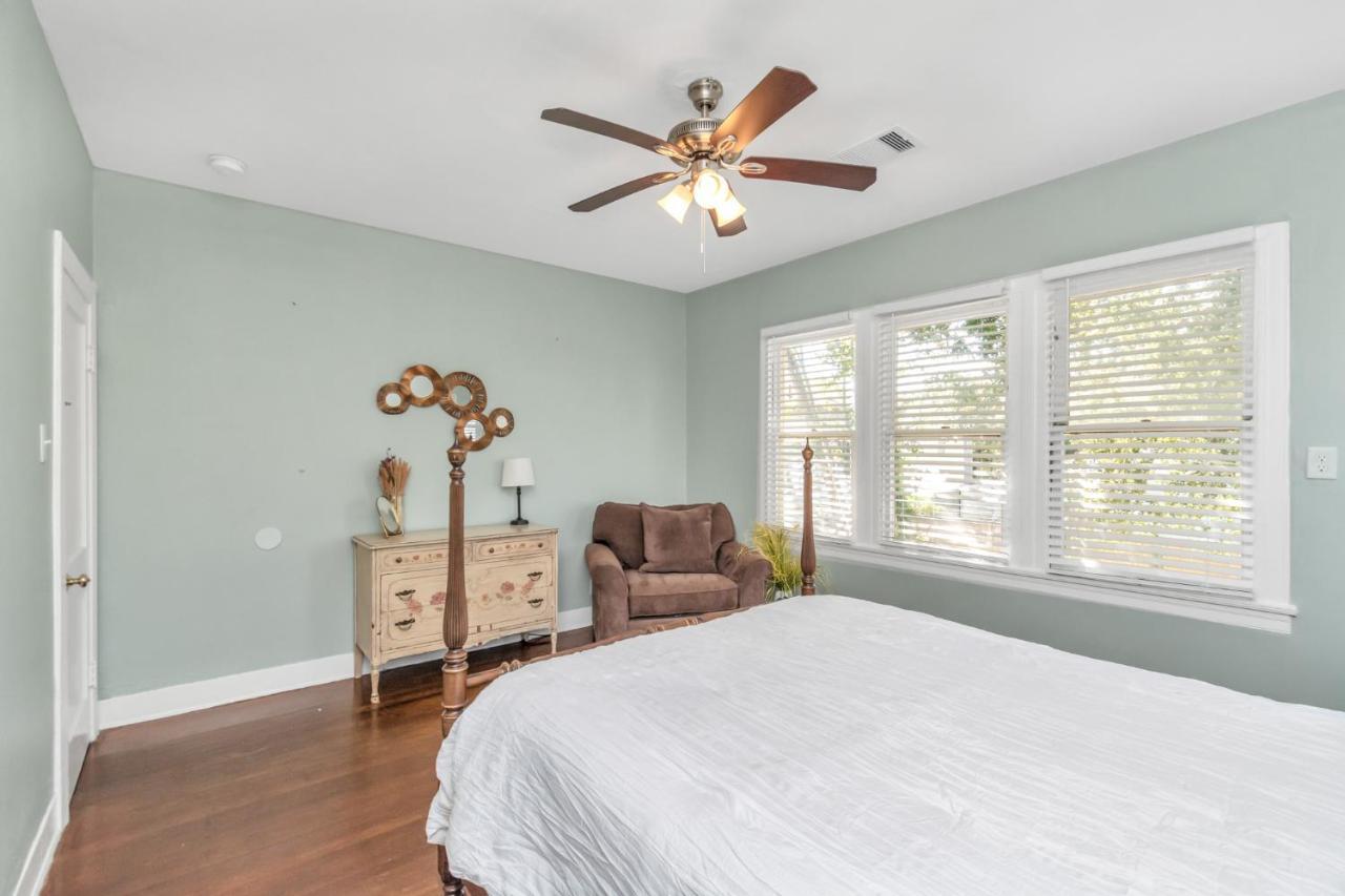 2 Kitchens,2 Living Rooms,4 Bedrooms-Close To All! Γκάλβεστον Εξωτερικό φωτογραφία