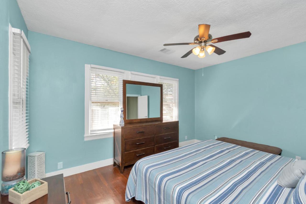 2 Kitchens,2 Living Rooms,4 Bedrooms-Close To All! Γκάλβεστον Εξωτερικό φωτογραφία